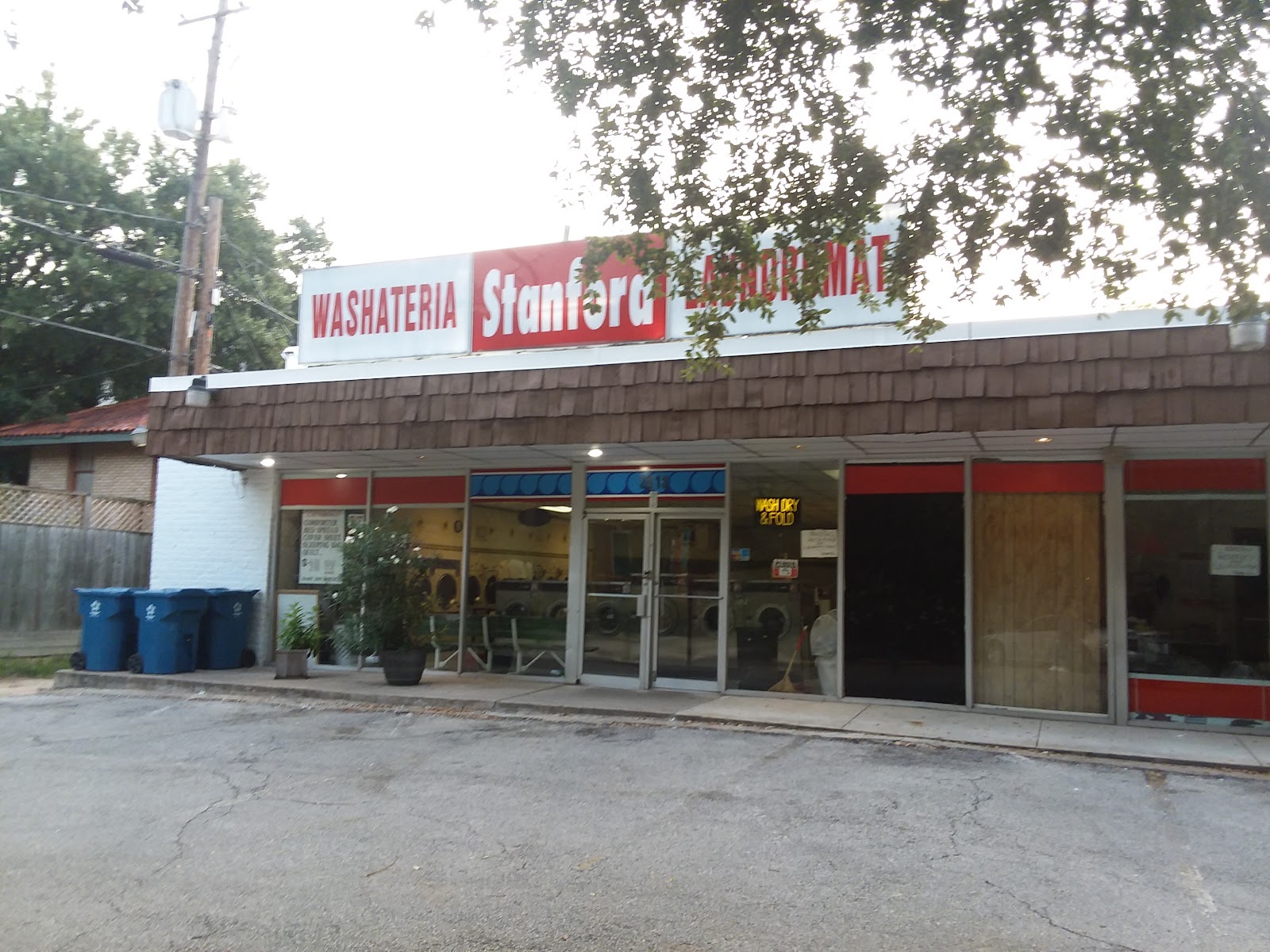 Stanford Laundromat facility photo 12
